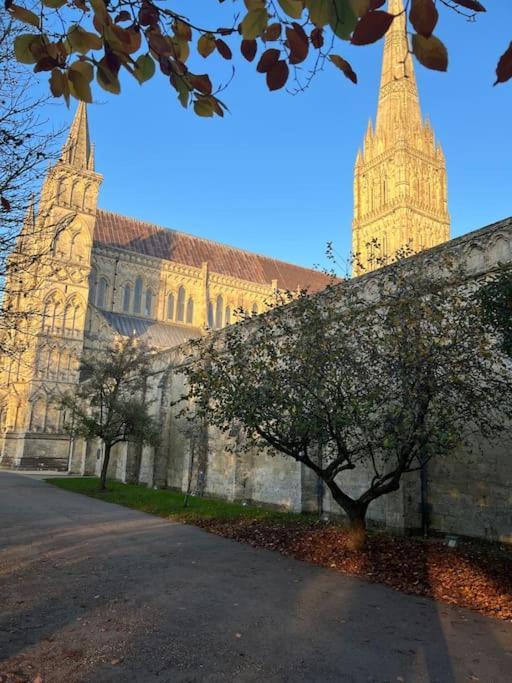 New Studio Apartment - Minutes Walk To Cathedral Salisbury Exterior photo