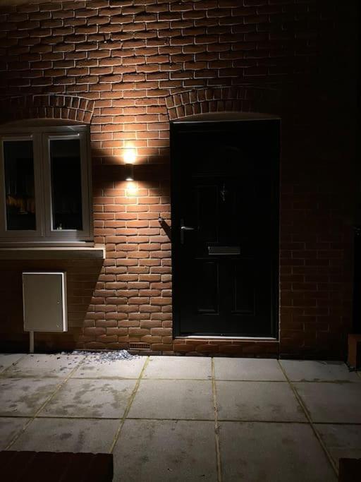 New Studio Apartment - Minutes Walk To Cathedral Salisbury Exterior photo