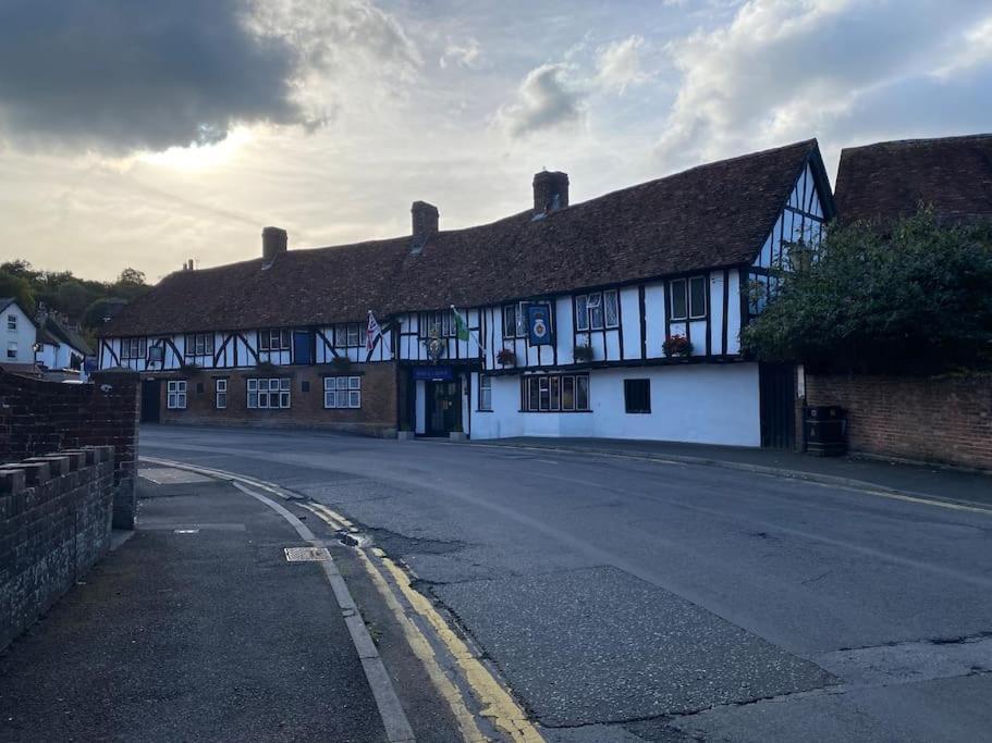 New Studio Apartment - Minutes Walk To Cathedral Salisbury Exterior photo