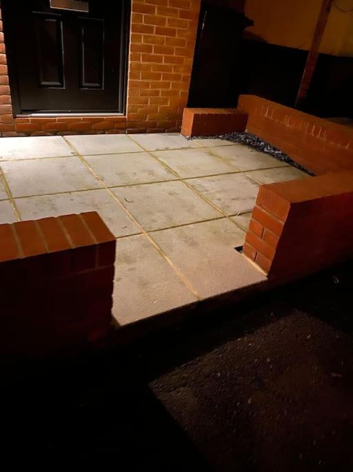 New Studio Apartment - Minutes Walk To Cathedral Salisbury Exterior photo