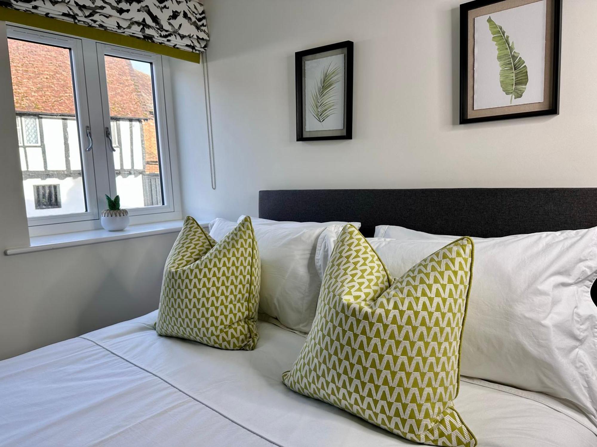 New Studio Apartment - Minutes Walk To Cathedral Salisbury Exterior photo
